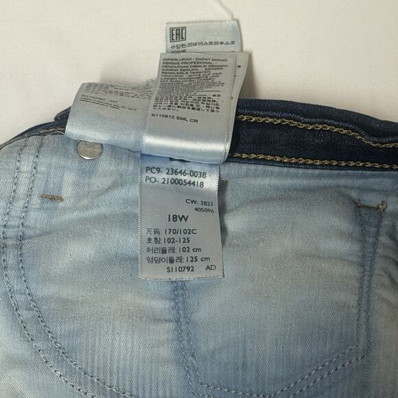 Levi’s Blue Dark Wash Cotton Blend Classic Denim Bermuda Womens Shorts Size 18W - Picture 10 of 14